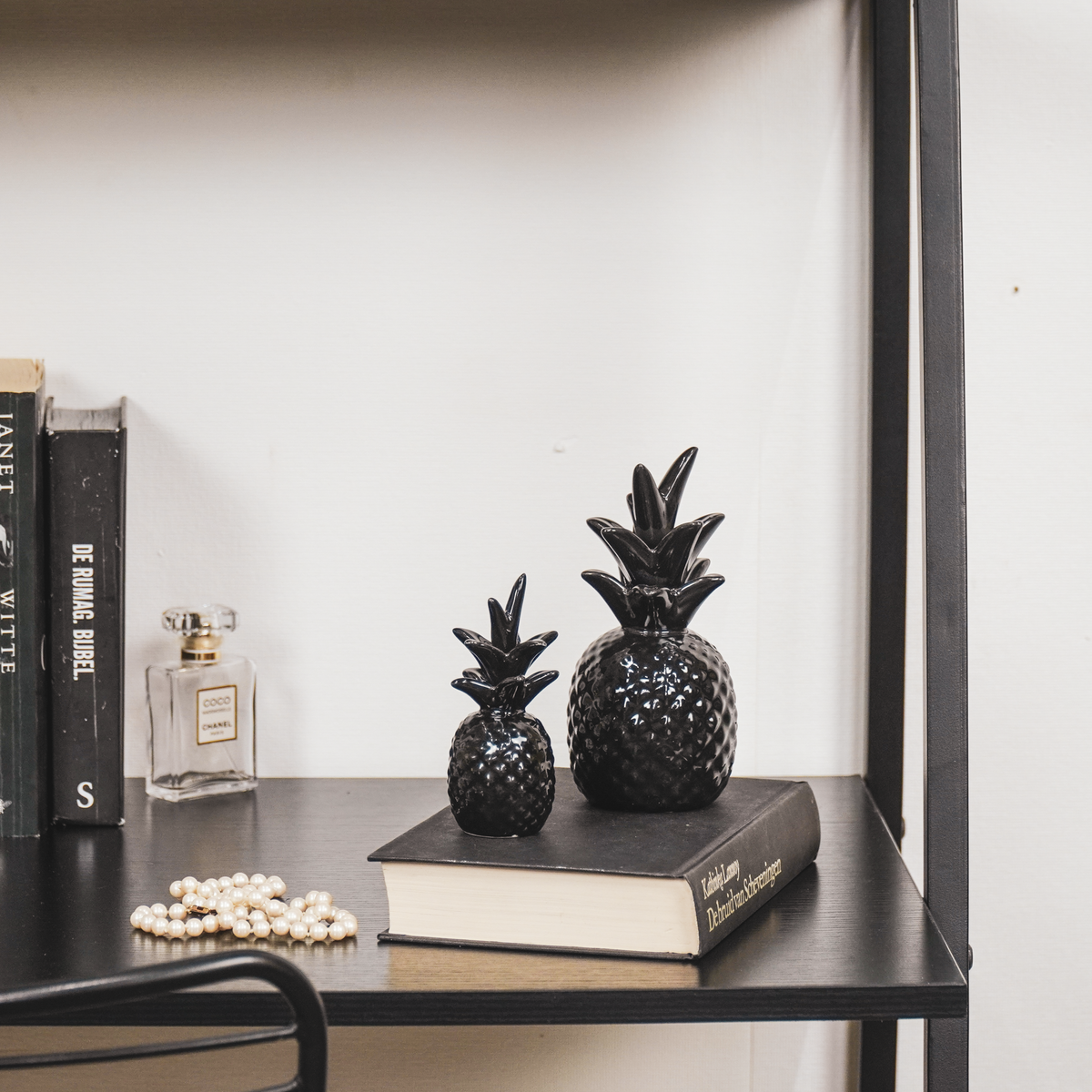 Ananas-beeldje in goud en zwart
