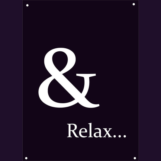 Tuinposter in het zwart met & Relax geschreven